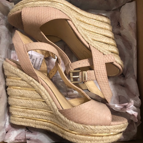 Jessica Simpson beige/ nude wedges - Picture 2 of 3
